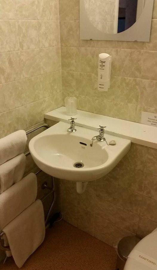 The Royal Hotel Tain Luaran gambar